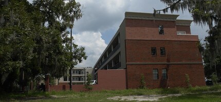 Lofts at West University in Gainesville, FL - Building Photo - Building Photo