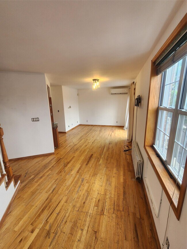 21-34 Rene Ct in Queens, NY - Building Photo - Building Photo