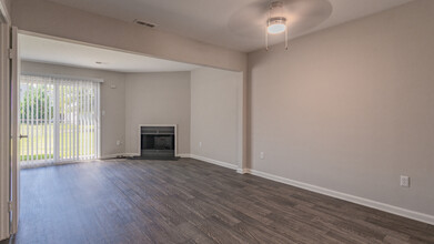 The Henley in Portsmouth, VA - Building Photo - Interior Photo