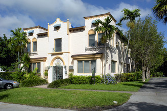 Sevilla Isles Apartments in Miami, FL - Building Photo - Building Photo