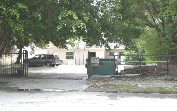 242 NE 32nd St in Miami, FL - Building Photo - Building Photo