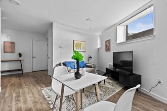 750 11th Ave E, Unit 206 in Seattle, WA - Building Photo - Building Photo