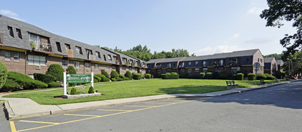 Brookdale Apartments in Hackensack, NJ - Building Photo - Building Photo