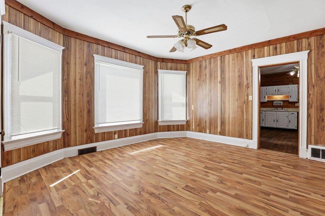 1028 S 14th St in Manitowoc, WI - Building Photo