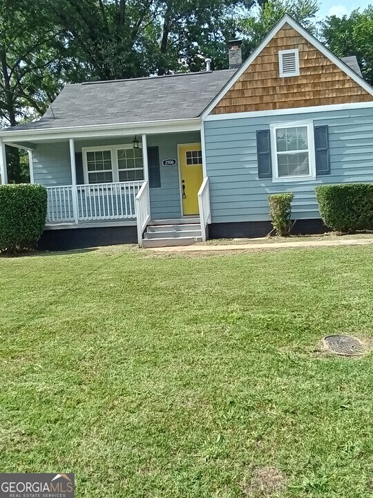 2506 Eastwood Dr in Decatur, GA - Building Photo