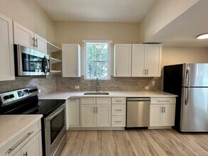 106 E Hanna Ave in Tampa, FL - Building Photo - Building Photo