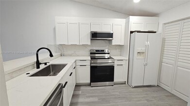 1189 NW 122nd Ter in Pembroke Pines, FL - Building Photo - Building Photo