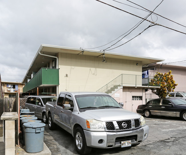 1711 Kaluhikai Ln in Honolulu, HI - Building Photo - Building Photo