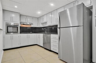 19380 Collins Ave, Unit 405 in Sunny Isles Beach, FL - Building Photo - Building Photo