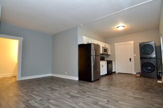 602 S Miller St, Unit 2 in Shelbyville, IN - Building Photo - Building Photo