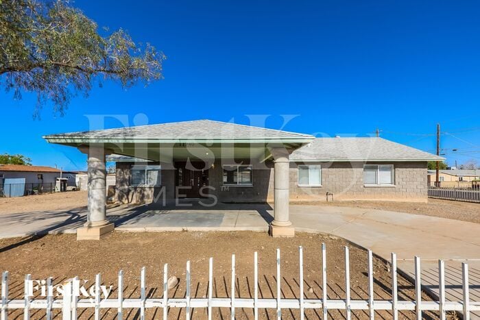 11740 N 80th Dr in Peoria, AZ - Building Photo