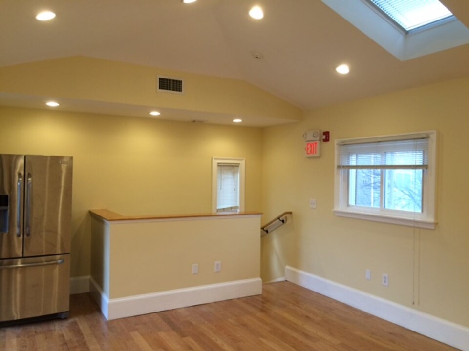 208 Holland St, Unit 2 in Somerville, MA - Foto de edificio