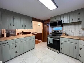 3846 N Four Mile Rd in Traverse City, MI - Building Photo - Building Photo