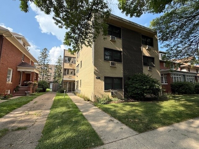 1428 W Fargo Ave in Chicago, IL - Building Photo