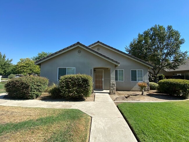 2501 E Cherry Ave in Visalia, CA - Building Photo - Building Photo
