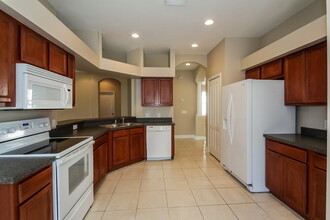6023 Gannetdale Dr in Lithia, FL - Building Photo - Building Photo