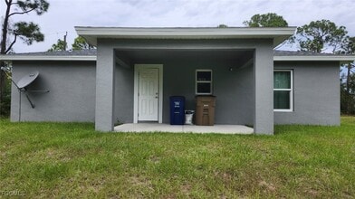 575 Oakshire Ln in Lehigh Acres, FL - Building Photo - Building Photo