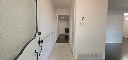 5624 Woodway Dr in Fort Worth, TX - Foto de edificio - Building Photo