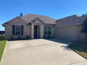 310 Oar Wood Dr in Granbury, TX - Building Photo - Building Photo