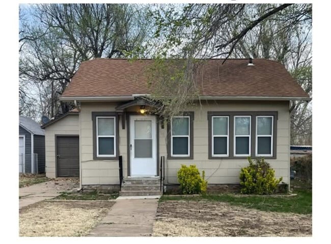 property at 415 S 12th St