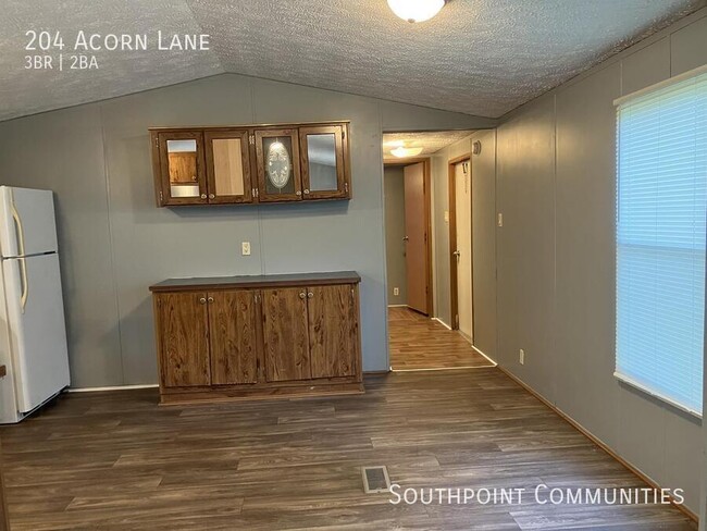 204 Acorn Ln in Greenwood, SC - Building Photo - Building Photo
