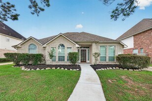 2726 Martinec Dr in Pearland, TX - Building Photo