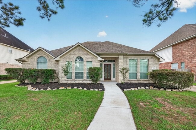 2726 Martinec Dr
