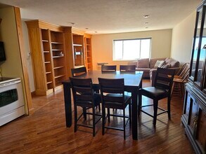 502 Beach St, Unit #405 in Revere, MA - Foto de edificio - Building Photo