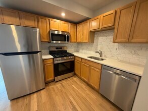 393 W Broadway, Unit 3 in Boston, MA - Building Photo - Building Photo