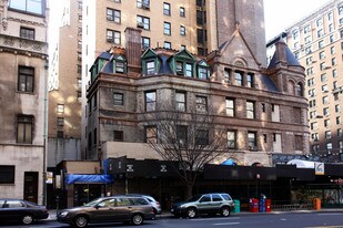 271 W 72nd St in New York, NY - Building Photo