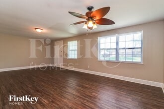 7910 Woodgrove Cir in Tampa, FL - Foto de edificio - Building Photo