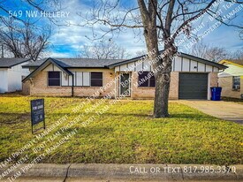 549 NW Hillery St in Burleson, TX - Building Photo