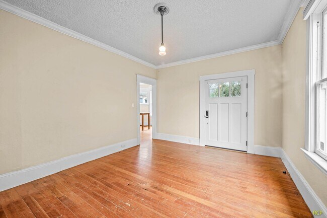 626 NE Russell St in Portland, OR - Building Photo - Building Photo