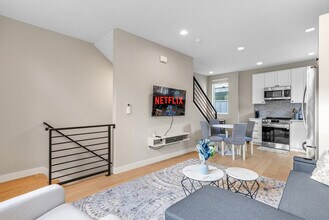 305 18th Ave in Seattle, WA - Building Photo - Building Photo