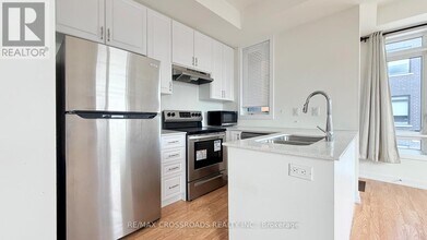 370 Red Maple Rd in Richmond Hill, ON - Building Photo - Building Photo