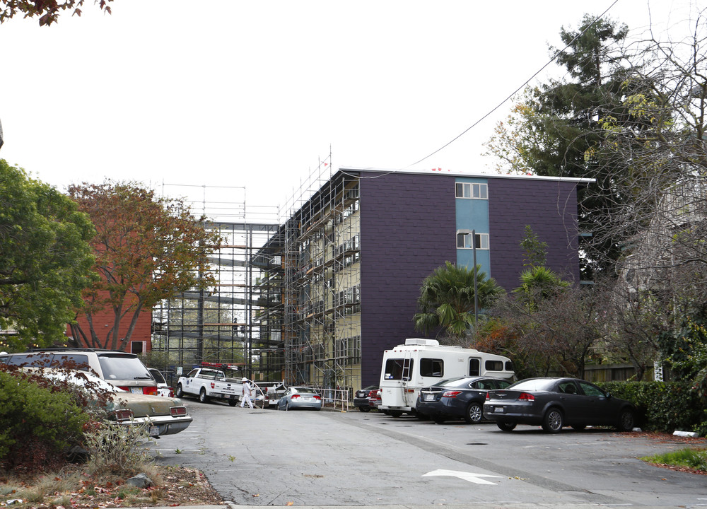 Strawberry Creek Lodge in Berkeley, CA - Building Photo