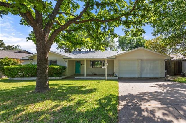 5537 Sam Calloway Rd in Fort Worth, TX - Foto de edificio - Building Photo