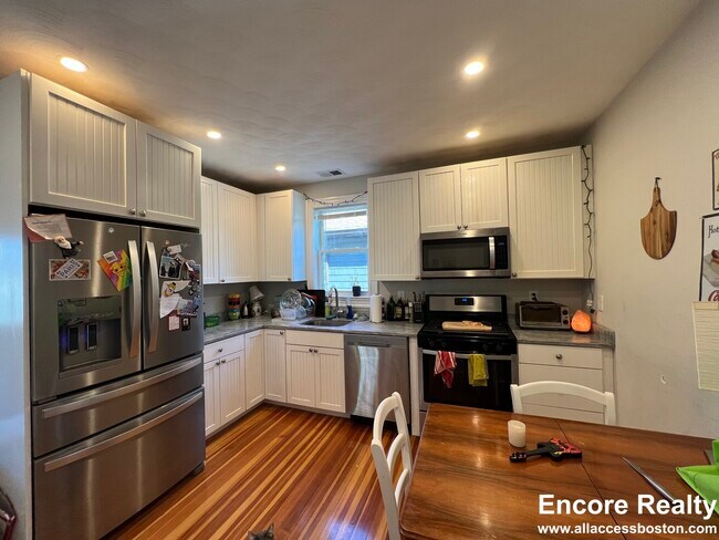 305 Highland Ave, Unit 1 in Somerville, MA - Building Photo - Building Photo