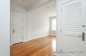 16 Forest St, Unit 33 in Cambridge, MA - Foto de edificio - Building Photo