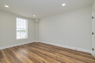 112 Washington Ave in Downingtown, PA - Building Photo - Interior Photo