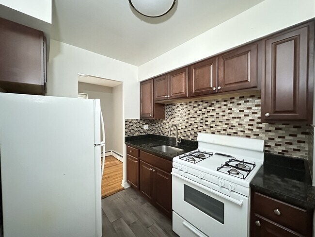 6830 N Sheridan Rd in Chicago, IL - Foto de edificio - Building Photo