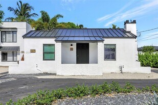 3671 NE 11th Ave in Oakland Park, FL - Building Photo