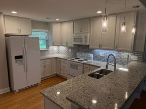 2744 Laurelwood Ln in Tallahassee, FL - Building Photo - Building Photo