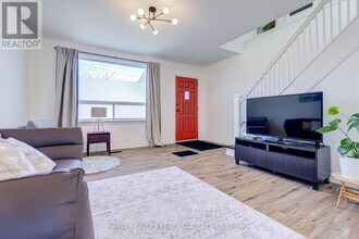 562 Royal York Rd in Toronto, ON - Building Photo - Building Photo