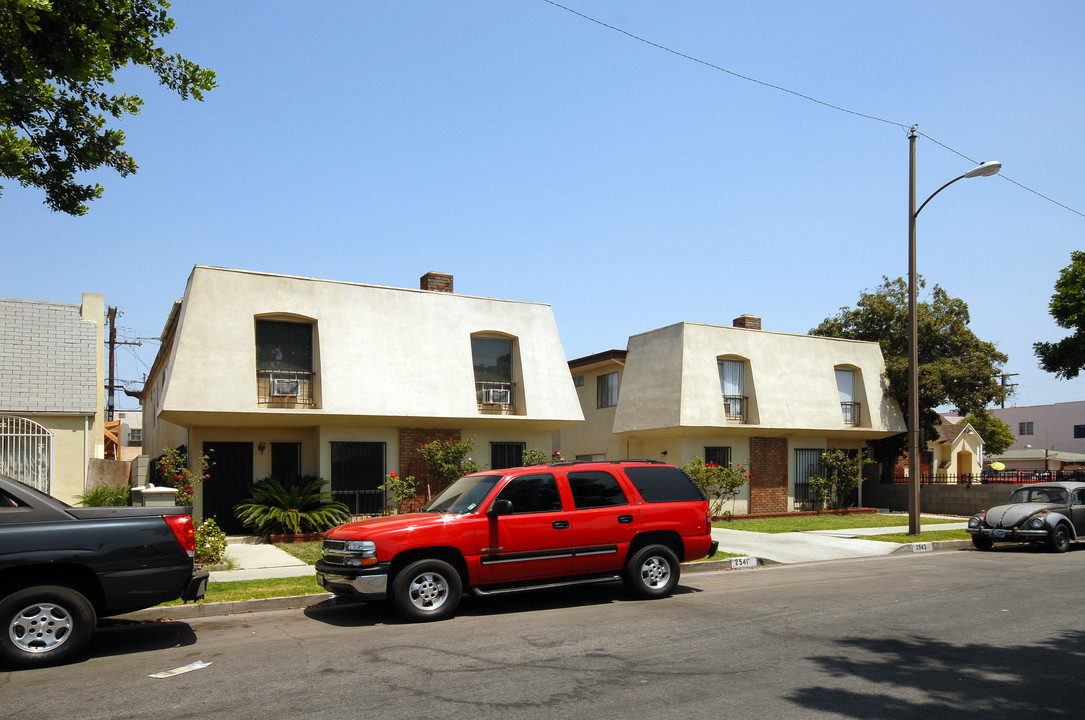 2541 Cudahy St in Huntington Park, CA - Foto de edificio