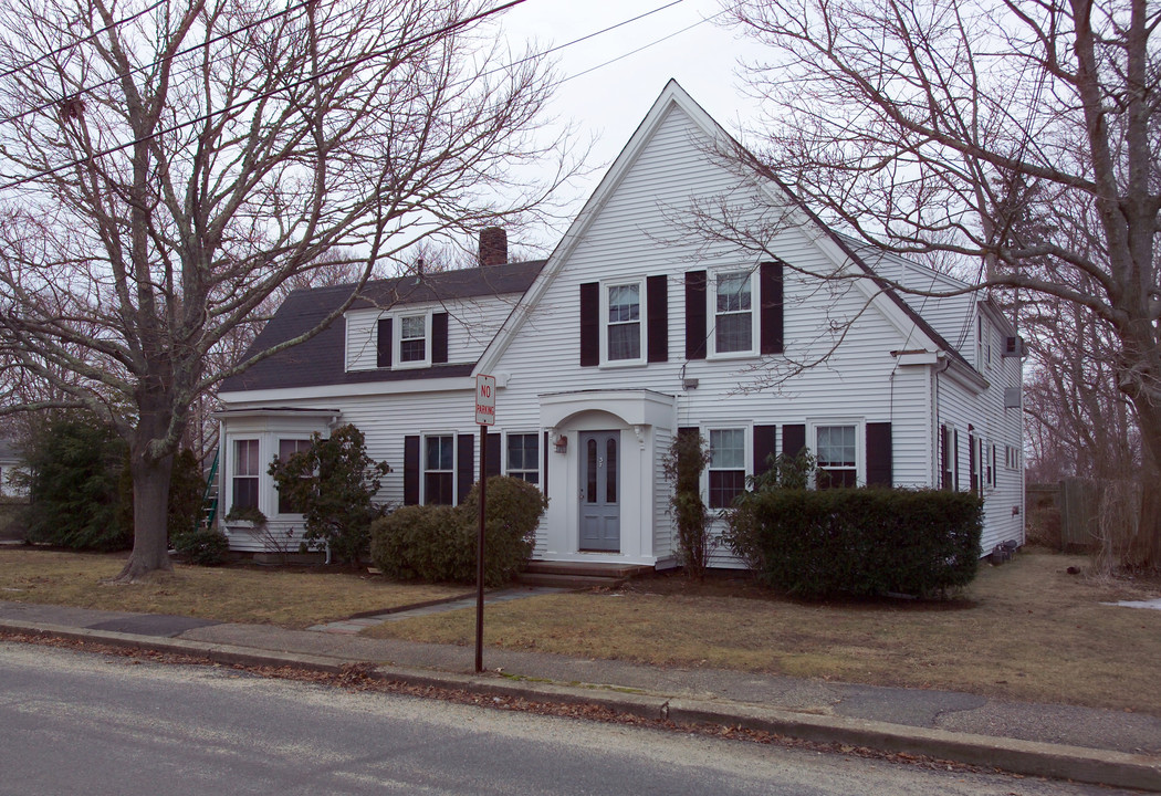 37 School St in Hyannis, MA - Foto de edificio