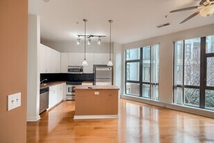 525 E 6th St in Charlotte, NC - Building Photo