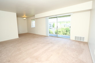 Camelot Apartments in Ypsilanti, MI - Building Photo - Interior Photo