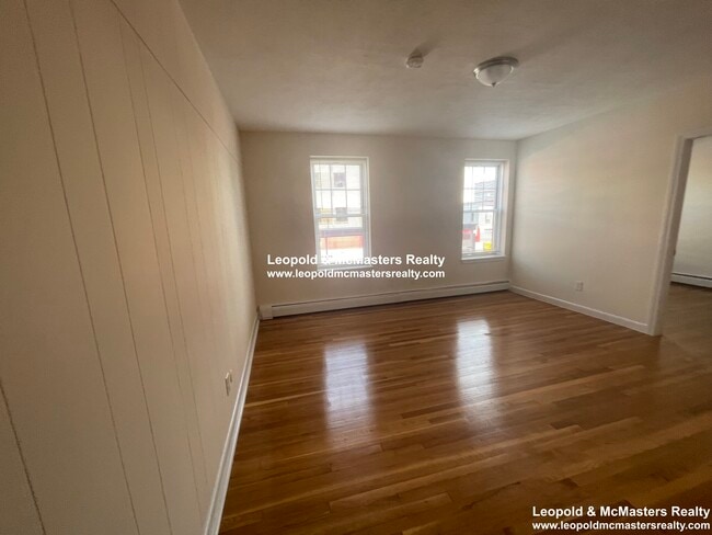 164 North Beacon St, Unit 12 in Boston, MA - Building Photo - Building Photo