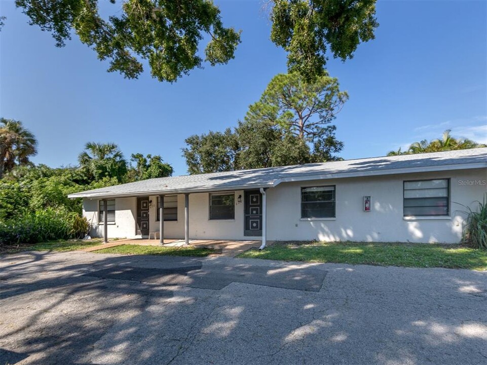 670 Substation Rd in Venice, FL - Building Photo